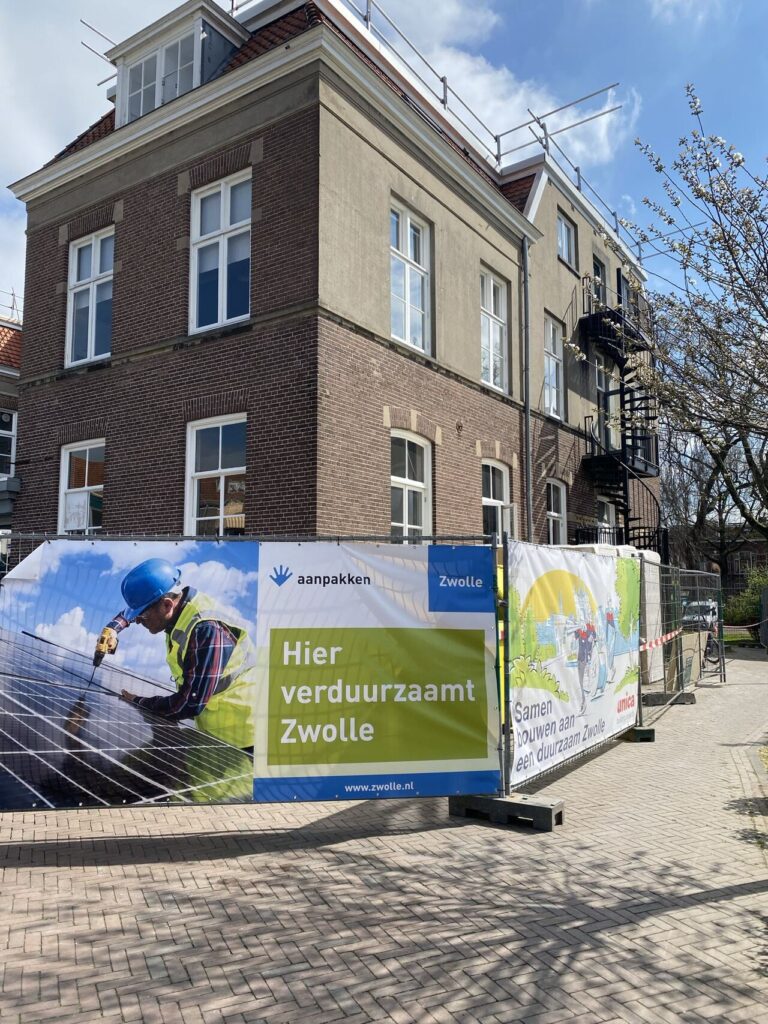 Aan de Bagijneweide 15 wordt flink geklust. En dat is zichtbaar: 'Hier verduurzaamt Zwolle' 